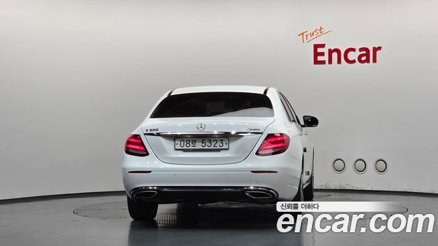 Mercedes-Benz E-Class 2017 — photo 4