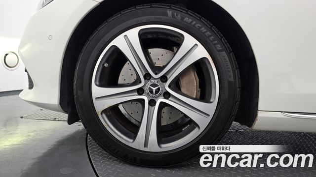 Mercedes-Benz E-Class 2017 — photo 5