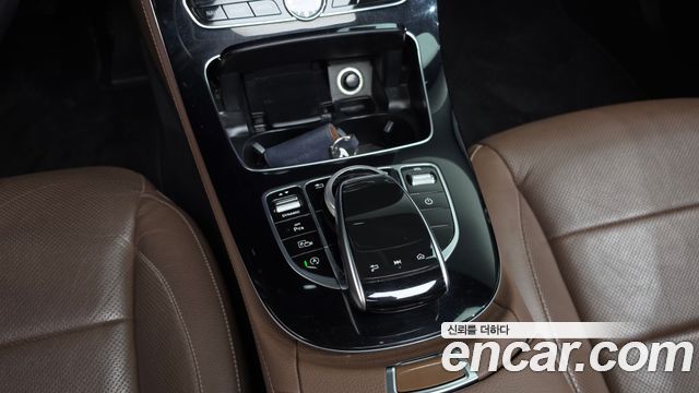Mercedes-Benz E-Class 2017 — photo 9