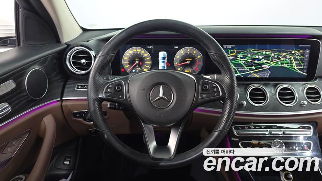 Mercedes-Benz E-Class 2017 — photo 13