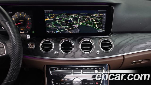 Mercedes-Benz E-Class 2017 — photo 14