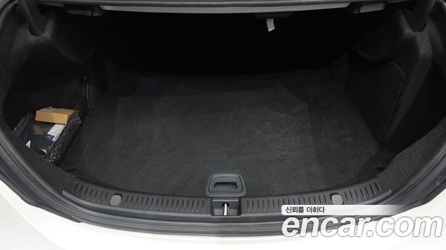 Mercedes-Benz E-Class 2017 — photo 20