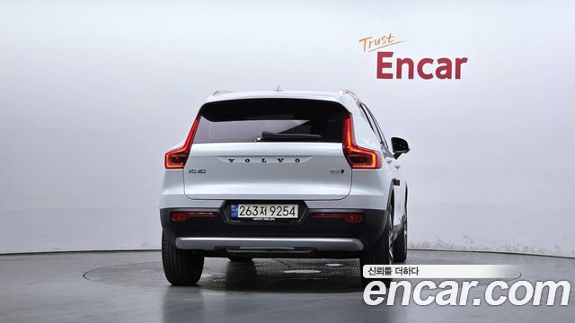 Volvo XC40 2024 — photo 4