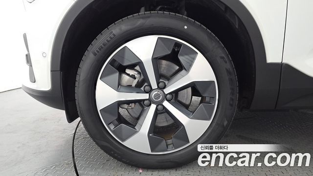 Volvo XC40 2024 — photo 5