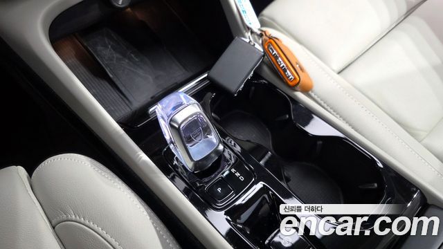 Volvo XC40 2024 — photo 9