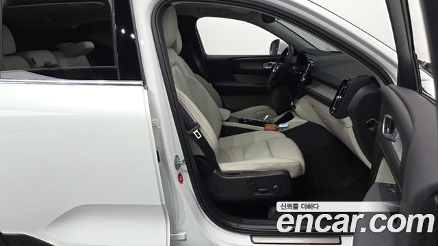 Volvo XC40 2024 — photo 10