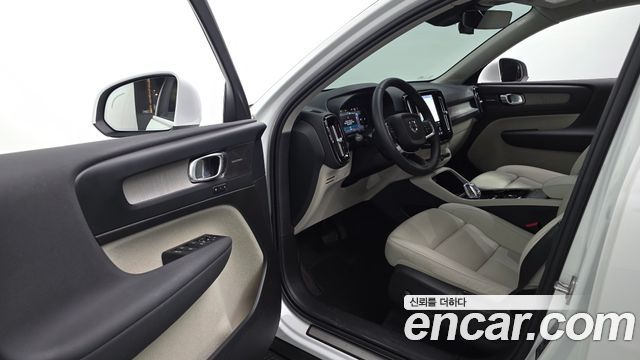 Volvo XC40 2024 — photo 11