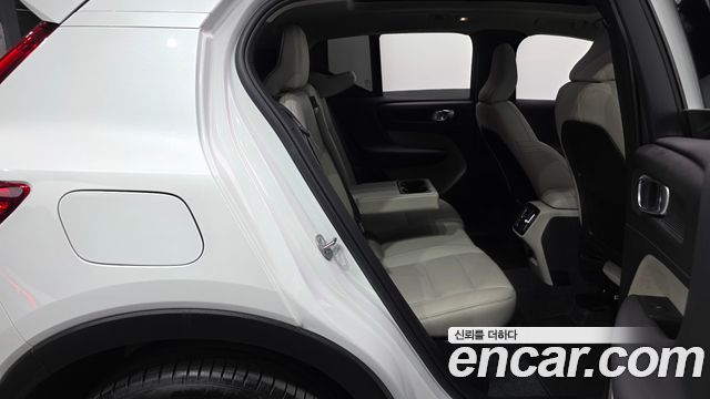 Volvo XC40 2024 — photo 12