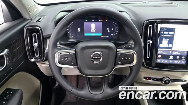 Volvo XC40 2024 — photo 13