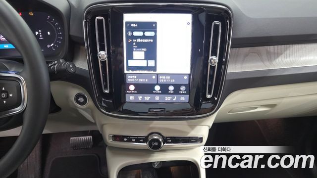Volvo XC40 2024 — photo 14