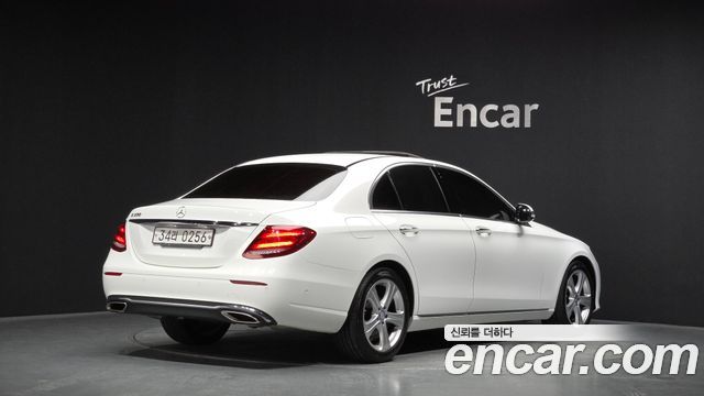 Mercedes-Benz E-Class 2017 — photo 2
