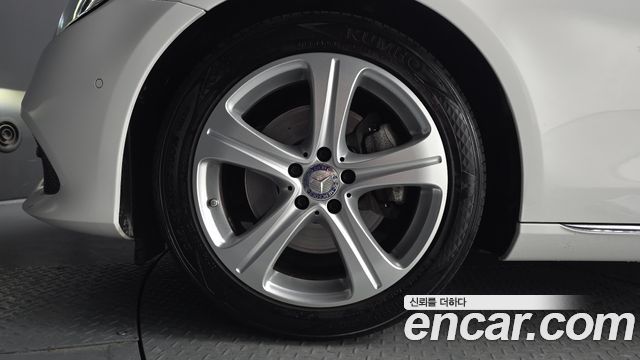 Mercedes-Benz E-Class 2017 — photo 5