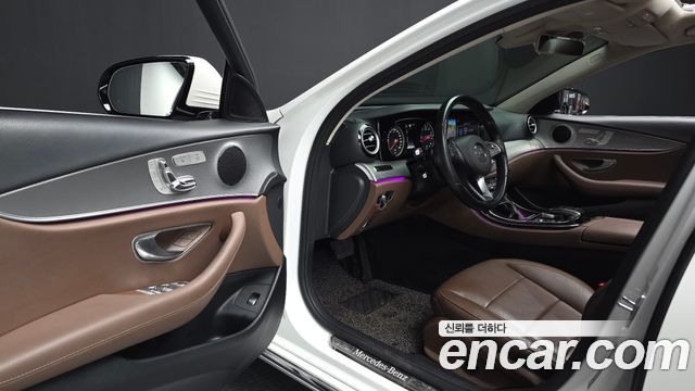Mercedes-Benz E-Class 2017 — photo 10