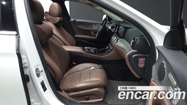 Mercedes-Benz E-Class 2017 — photo 11