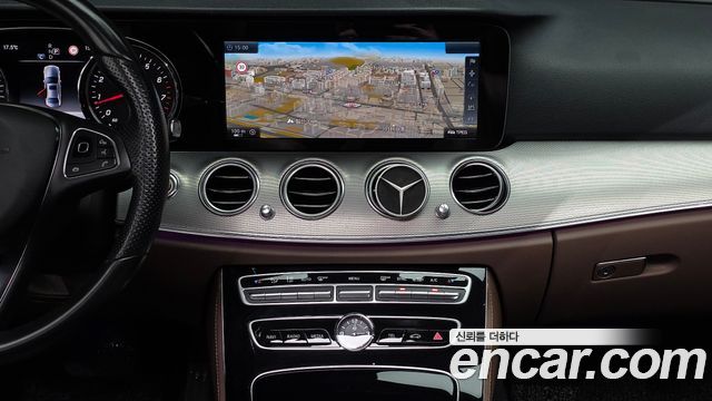 Mercedes-Benz E-Class 2017 — photo 13