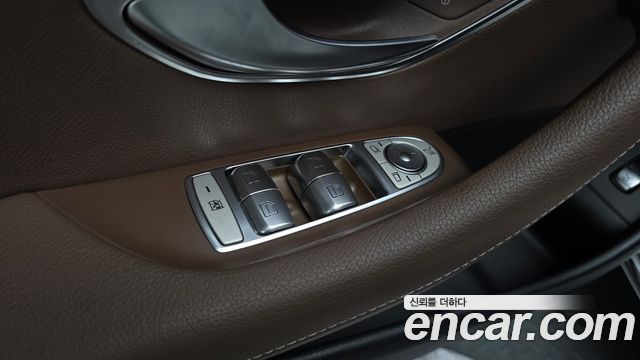 Mercedes-Benz E-Class 2017 — photo 15