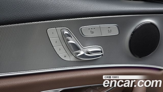 Mercedes-Benz E-Class 2017 — photo 19