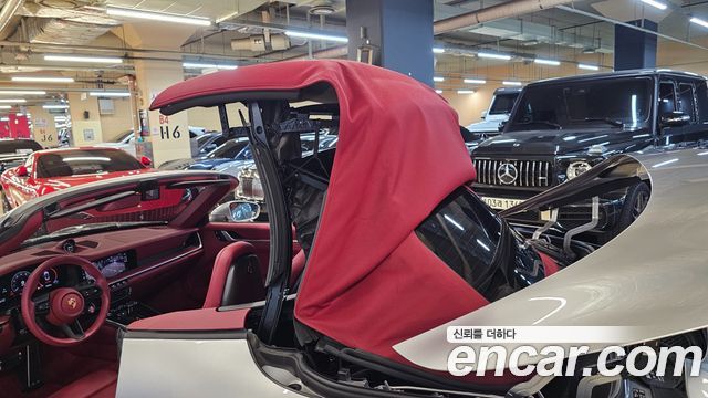 Porsche 911 2025 — photo 18