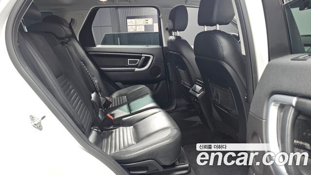 Land Rover Discovery Sport 2016 — photo 17