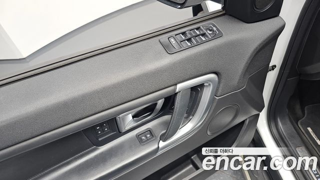 Land Rover Discovery Sport 2016 — photo 19
