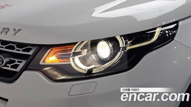 Land Rover Discovery Sport 2016 — photo 8