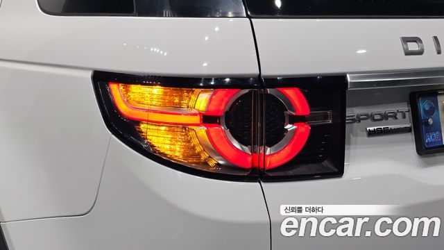 Land Rover Discovery Sport 2016 — photo 9