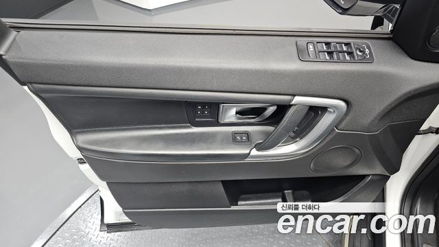 Land Rover Discovery Sport 2016 — photo 14