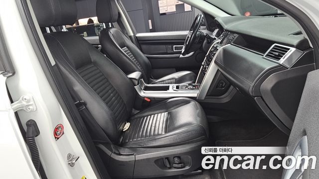 Land Rover Discovery Sport 2016 — photo 16