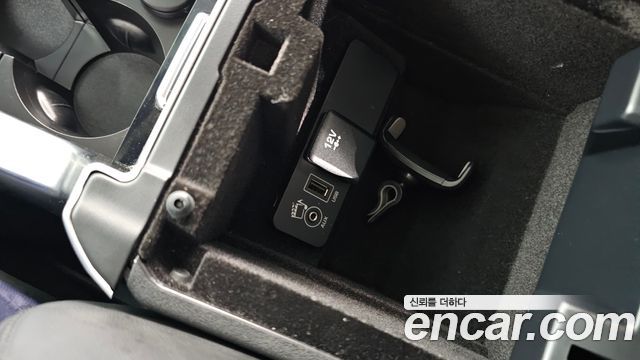 Land Rover Discovery Sport 2016 — photo 27