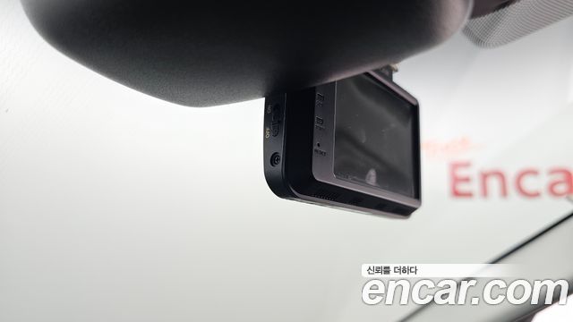 Land Rover Discovery Sport 2016 — photo 28