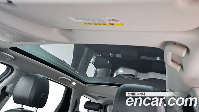 Land Rover Discovery Sport 2016 — photo 32