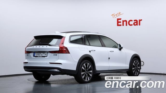Volvo V60 2024 — photo 2