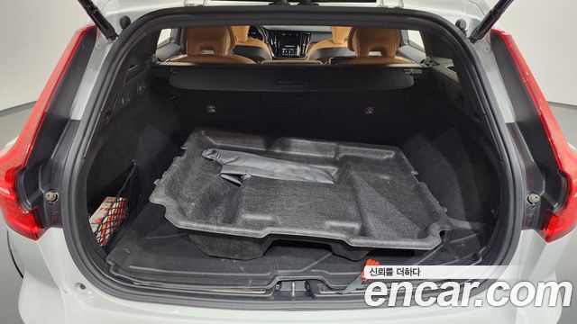 Volvo V60 2024 — photo 26