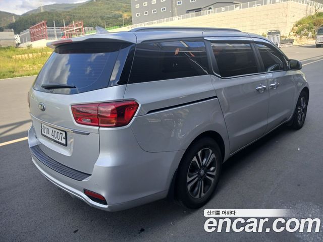 Kia Canival 2019 — photo 2