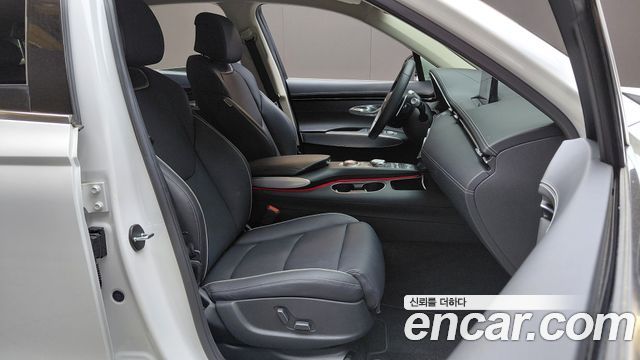 Genesis GV70 2023 — photo 18
