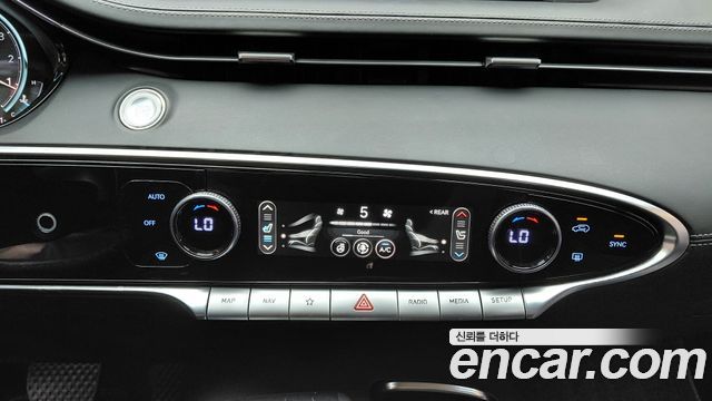 Genesis GV70 2023 — photo 23