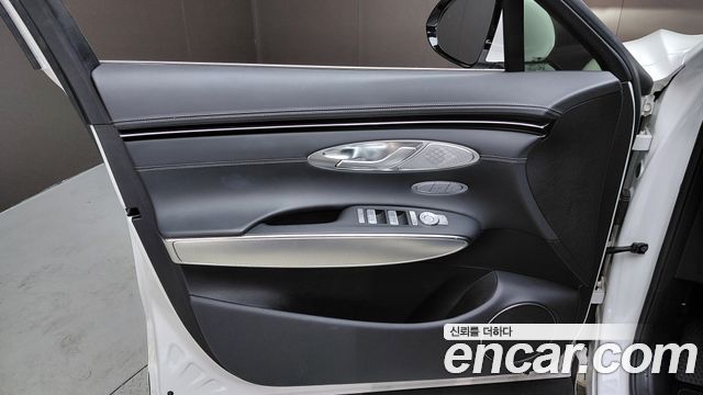 Genesis GV70 2023 — photo 14