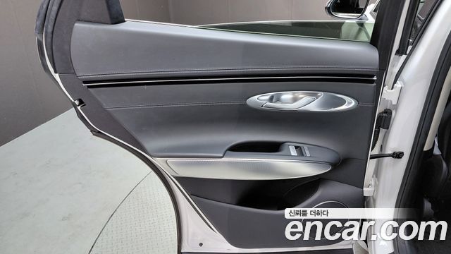 Genesis GV70 2023 — photo 15