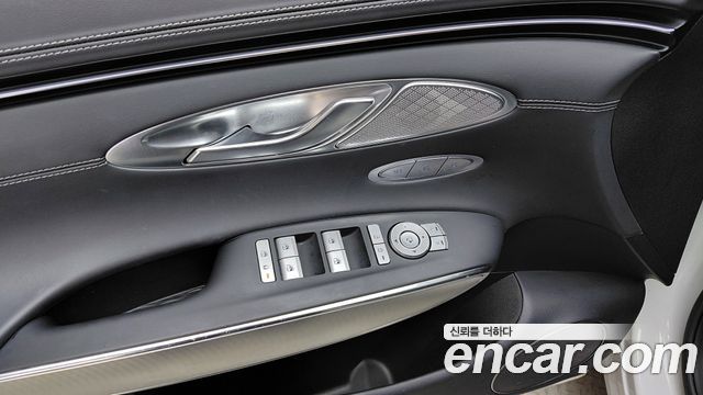 Genesis GV70 2023 — photo 27