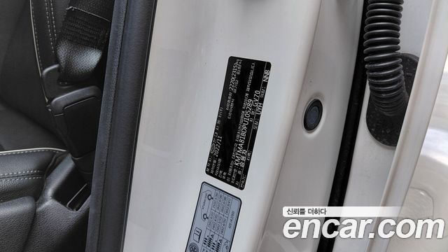 Genesis GV70 2023 — photo 28