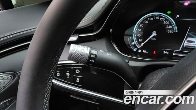 Genesis GV70 2023 — photo 31