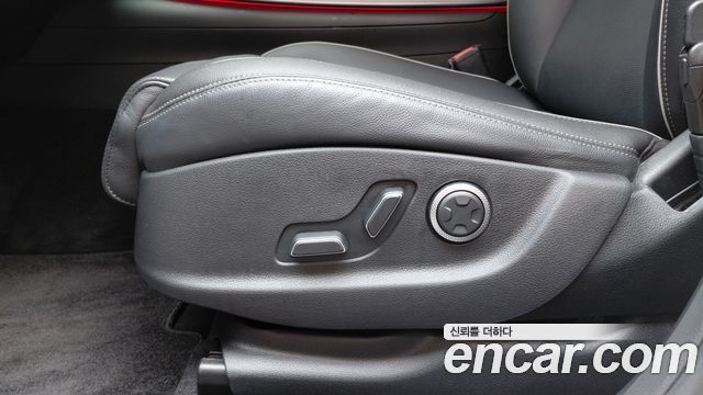 Genesis GV70 2023 — photo 33