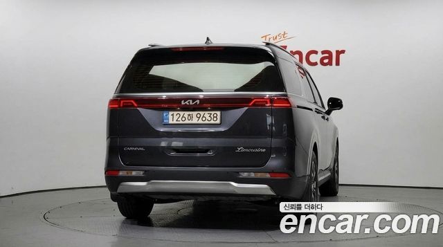 Kia Canival 2023 — photo 4