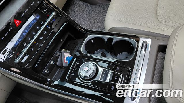 Kia Canival 2023 — photo 12