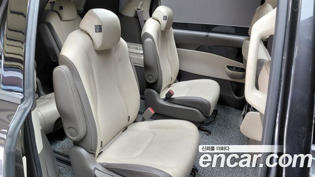 Kia Canival 2023 — photo 17