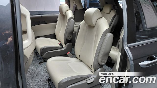 Kia Canival 2023 — photo 18