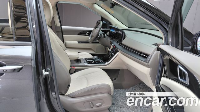 Kia Canival 2023 — photo 16