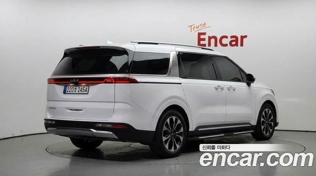 Kia Canival 2023 — photo 2