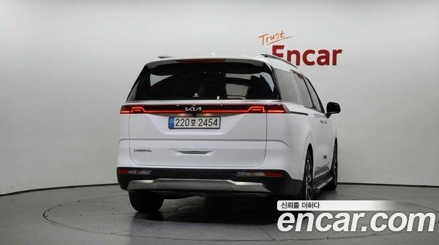 Kia Canival 2023 — photo 4