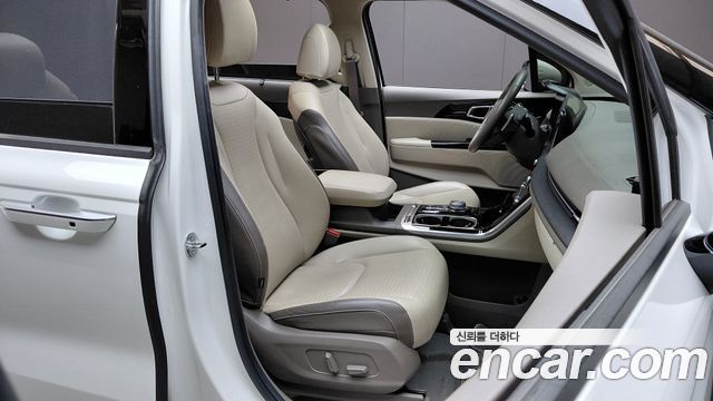 Kia Canival 2023 — photo 18